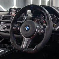 VOLANT PERSONNALISÉ À FOND PLAT BMW FXX EN FIBRE DE CARBONE / CUIR / LED