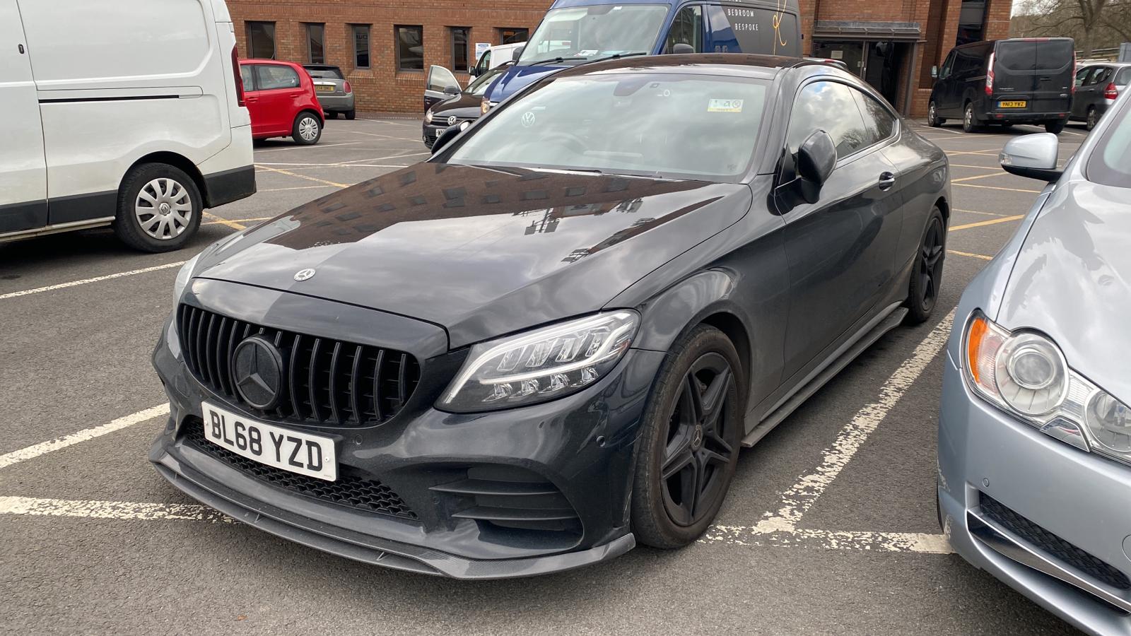 BLAK BY CT GRILLE MERCEDES W205 C CLASS 2019+ BLACK GRILLE (WITH CAMERA) - BLAK BY CT CARBON